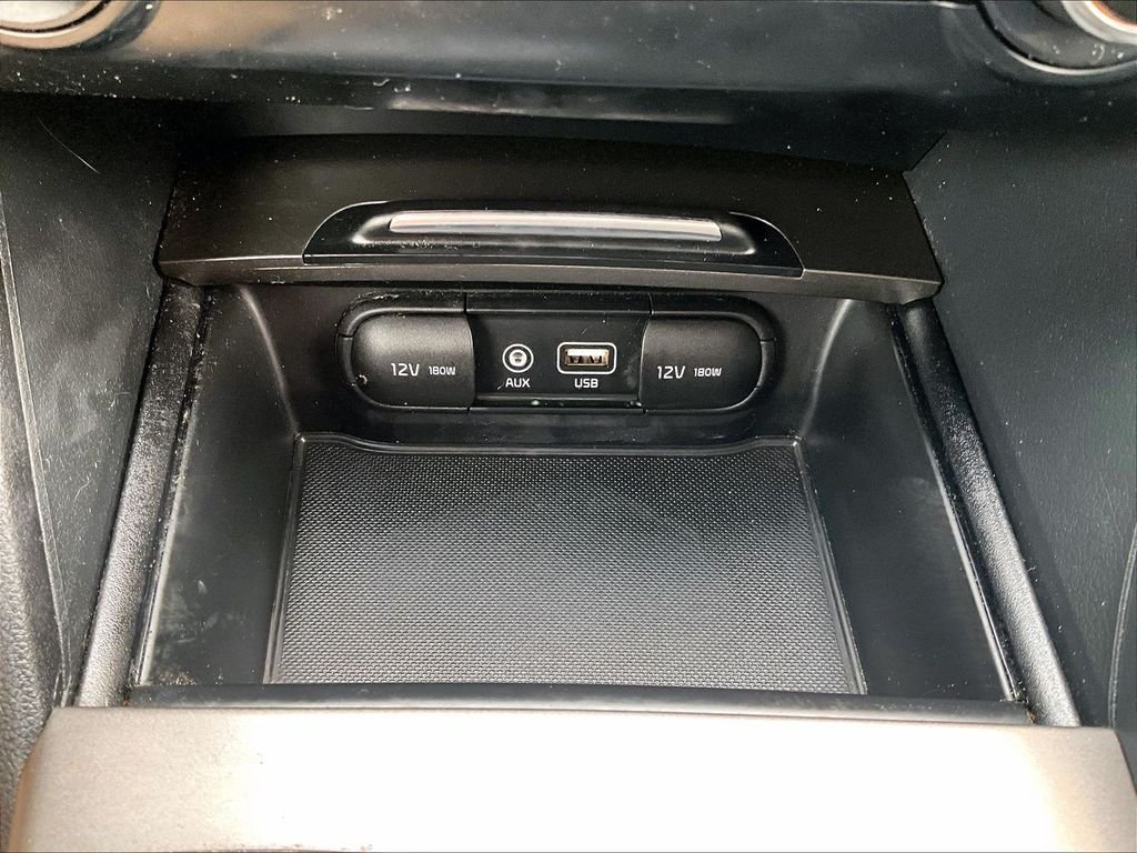 Used 2020 Silver Kia SE image 26