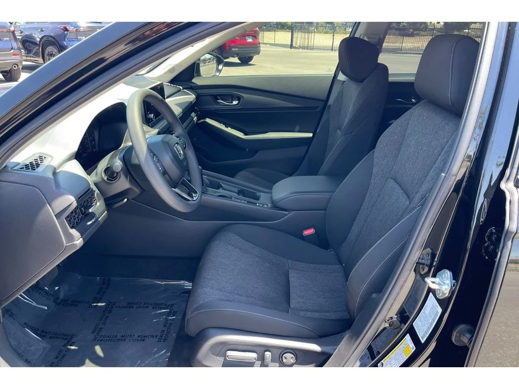 Certified Used 2025 Crystal Black Pearl Honda SE image 10