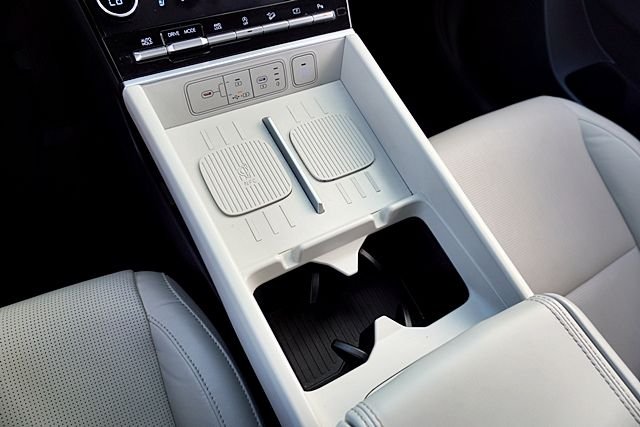 Used 2024 Gray Hyundai Limited image 31