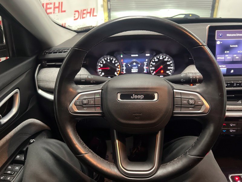 Used 2022 Black Jeep Latitude Lux image 23