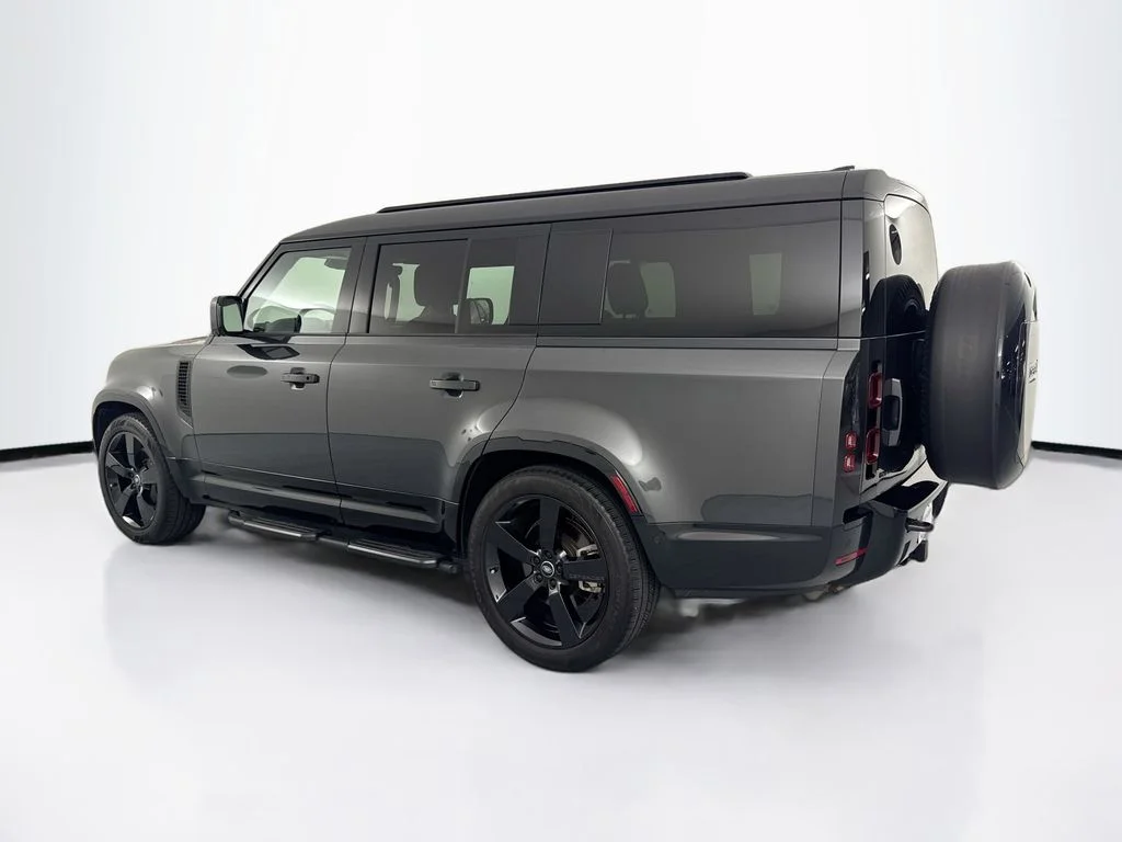 Used 2025 Gray Land Rover X-Dynamic SE image 7