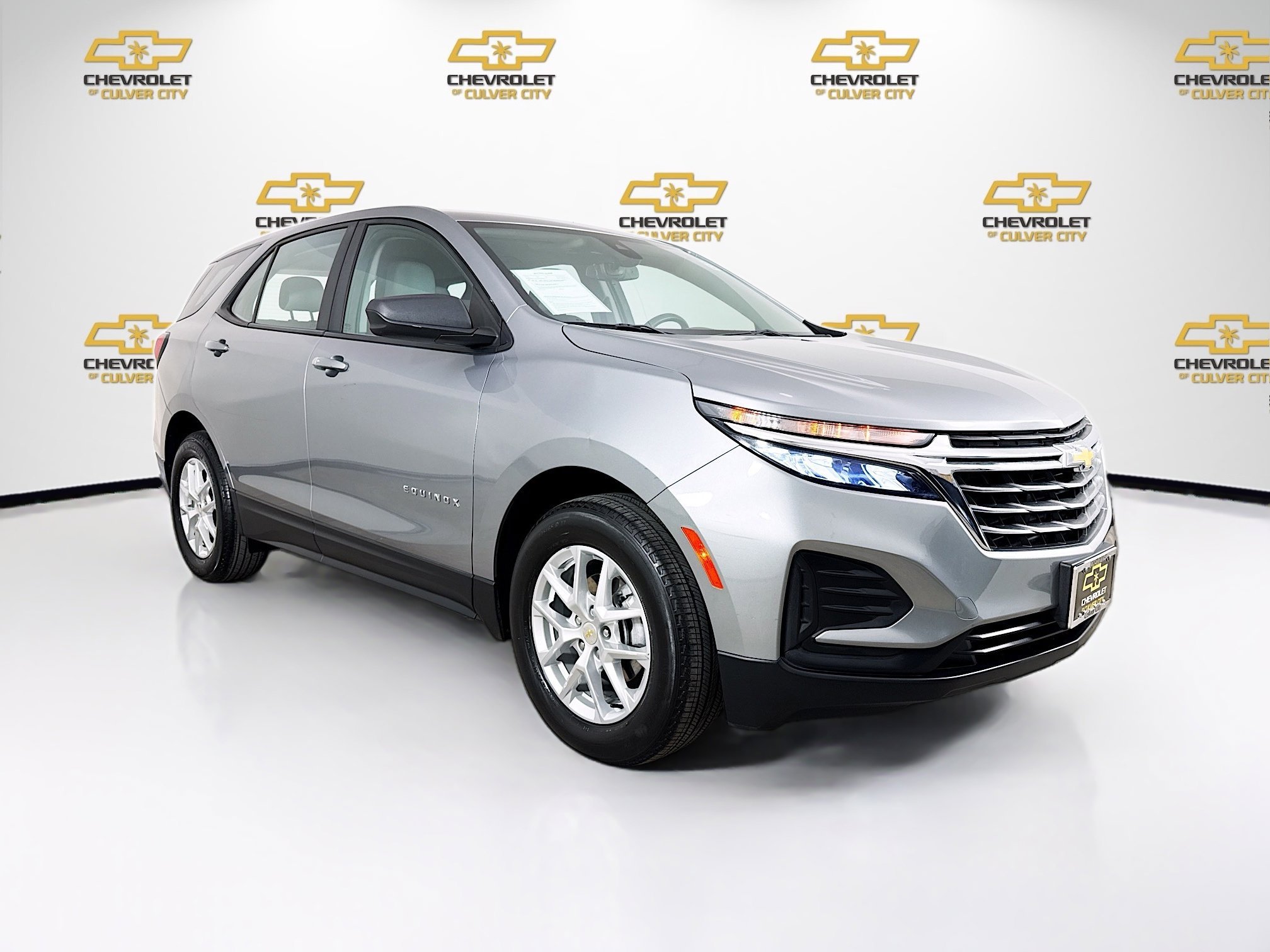 2023 Chevrolet Equinox LS's photo