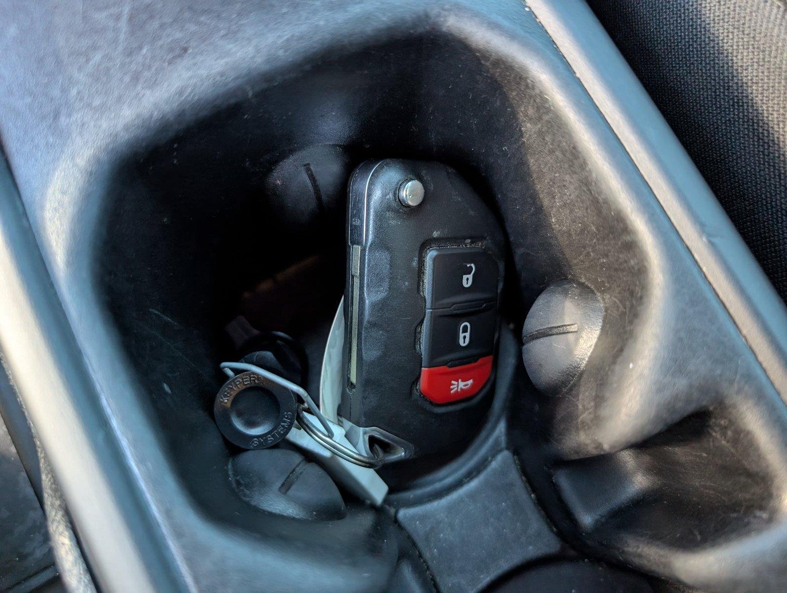 Used 2020 Billet Silver Metallic Clearcoat Jeep Sahara image 23