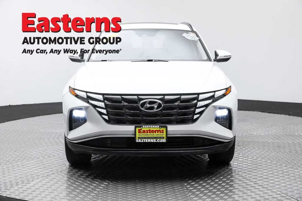 Used 2022 White Hyundai SEL image 2