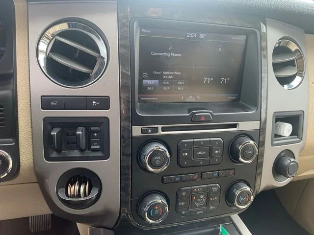 Used 2015 White Ford Limited image 13