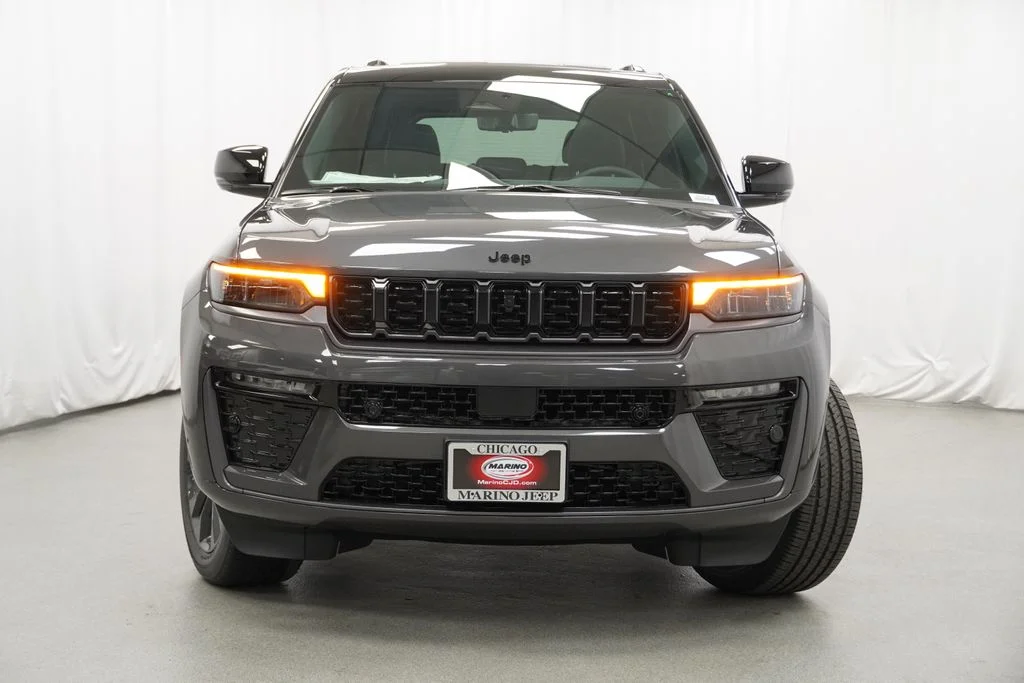 New 2026 Baltic Gray Metallic Clear-Coat Exterior Paint Jeep Limited Reserve image 7