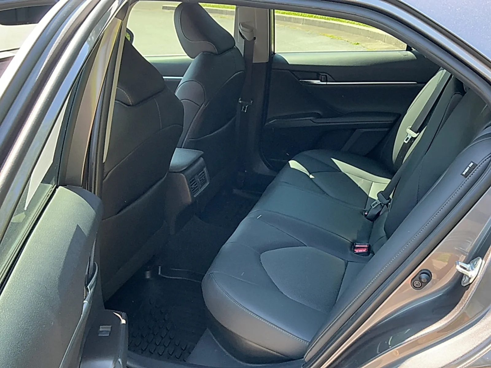 Used 2023 Predawn Gray Mica Toyota XLE Hybrid image 14