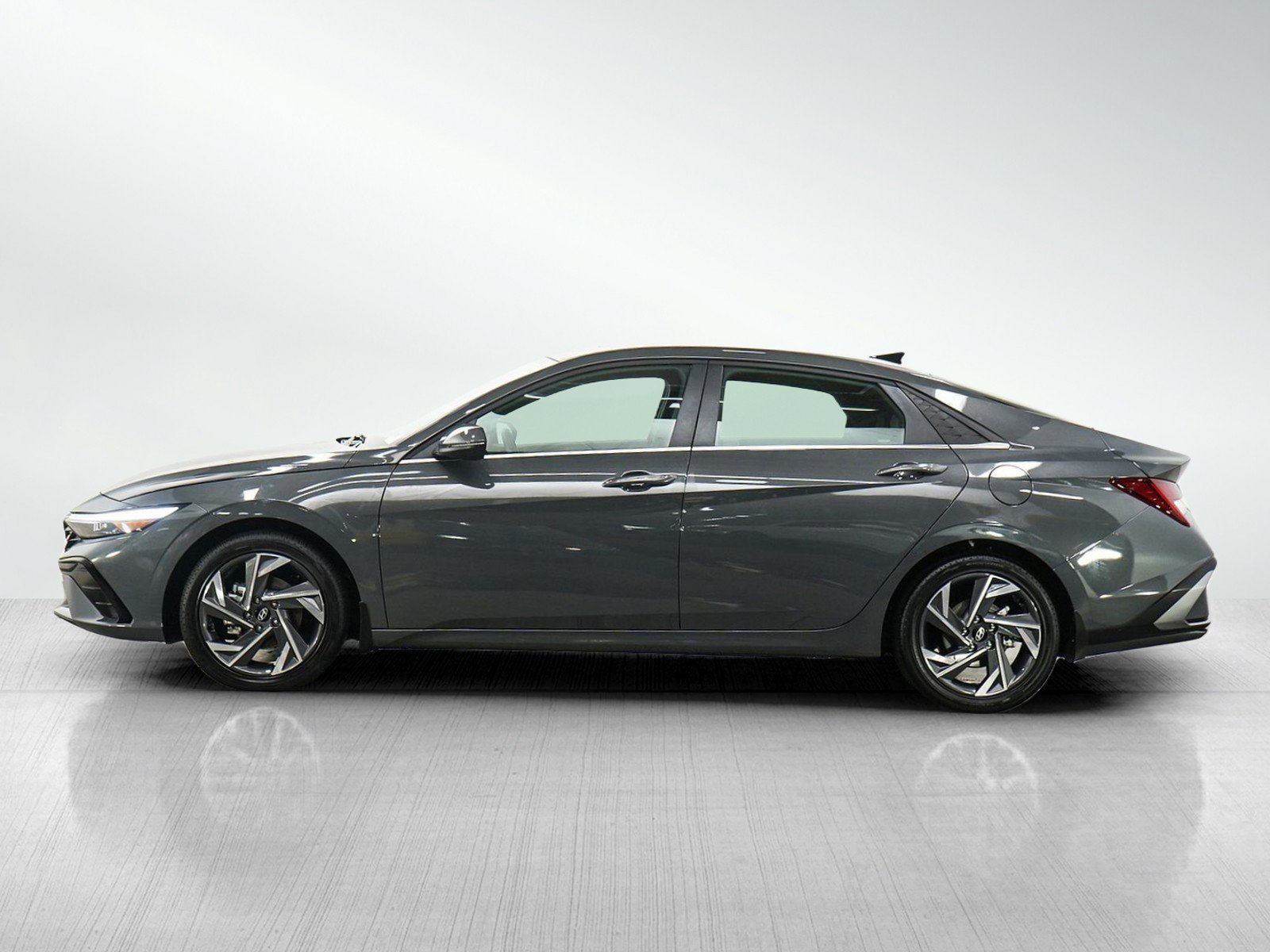 Certified Used 2025 Ecotronic Gray Hyundai Limited DCT image 2