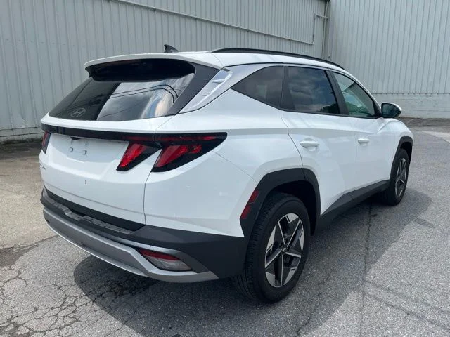 Used 2025 White Hyundai SEL image 6