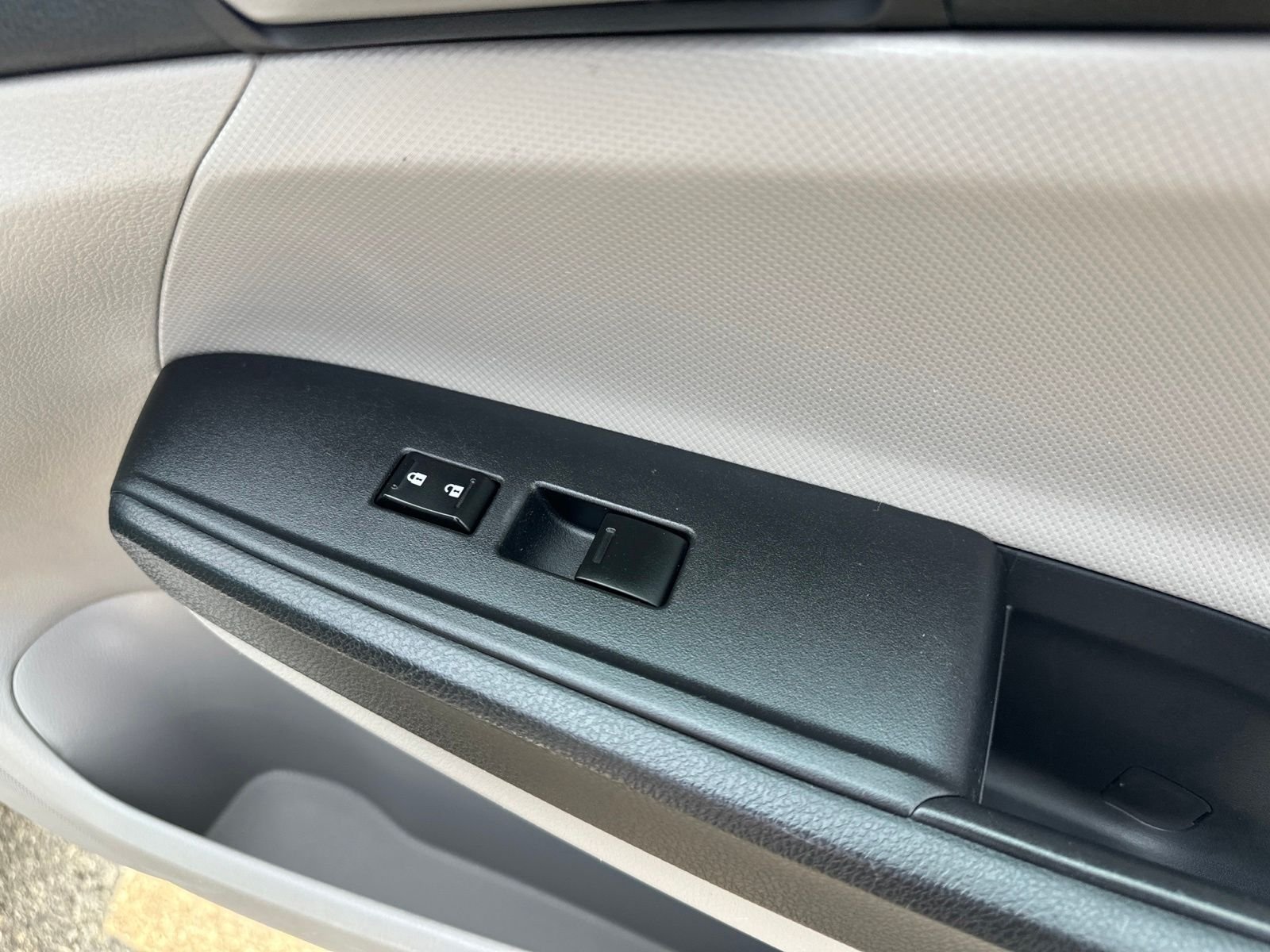 Used 2012 Silver Honda LX image 36