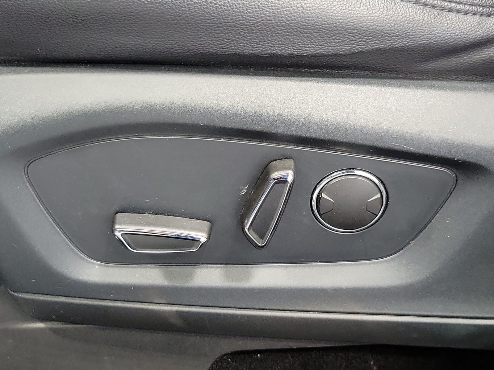 Used 2020 Gray Ford Limited image 9
