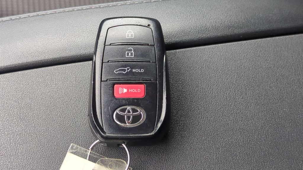 2024 Toyota Highlander LE - Photo 28