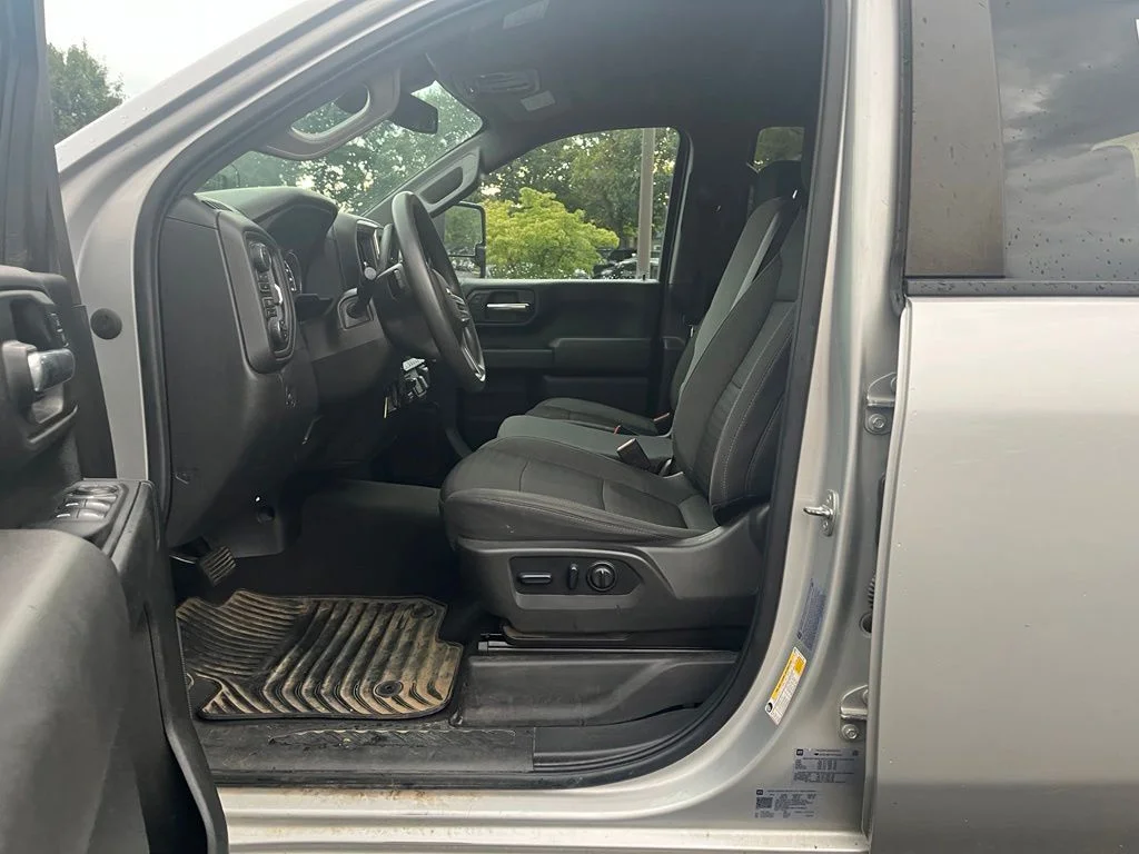 Used 2023 Silver Chevrolet Custom image 17