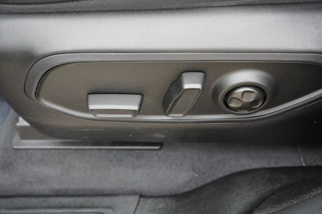 Certified Used 2023 Silver Jeep Altitude image 25