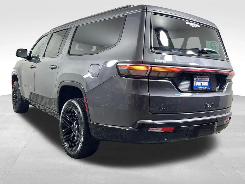 New 2026 Baltic-Gray Metallic Clear-Coat Exterior Paint Jeep Limited Reserve image 7