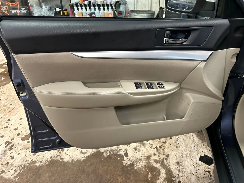 Used 2014 Blue Subaru 2.5i Premium image 14