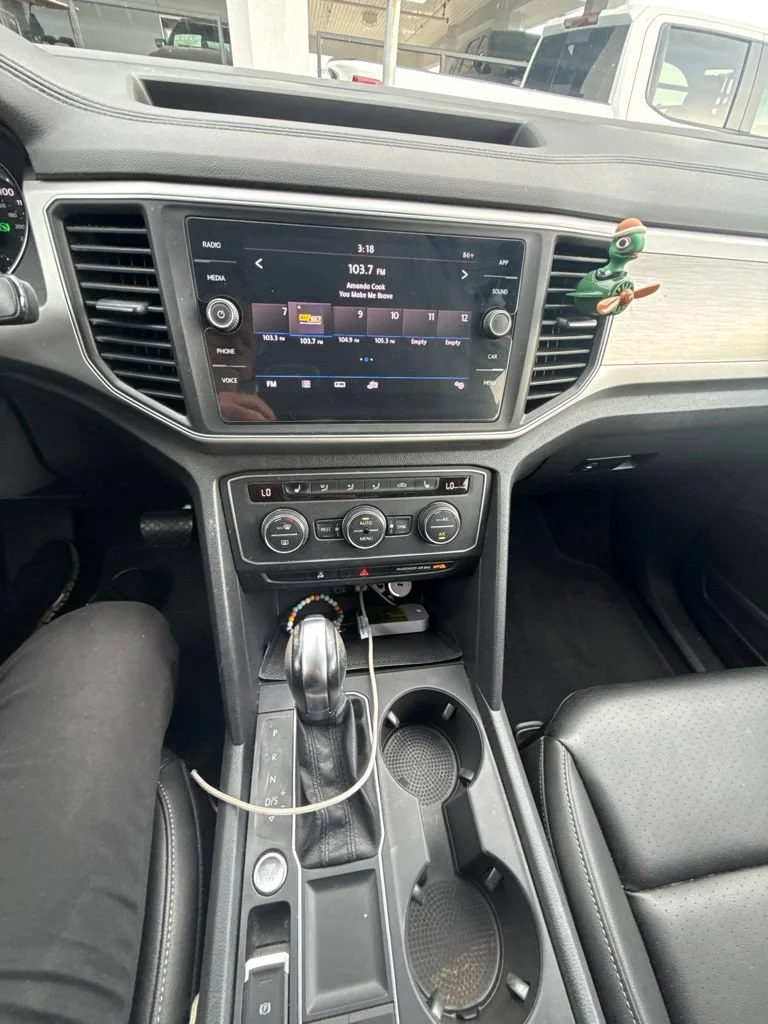 Used 2019 Blue Volkswagen 2.0T SE image 9