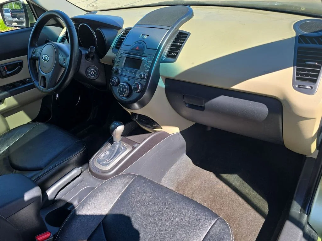 Used 2011 Green Kia Exclaim image 30