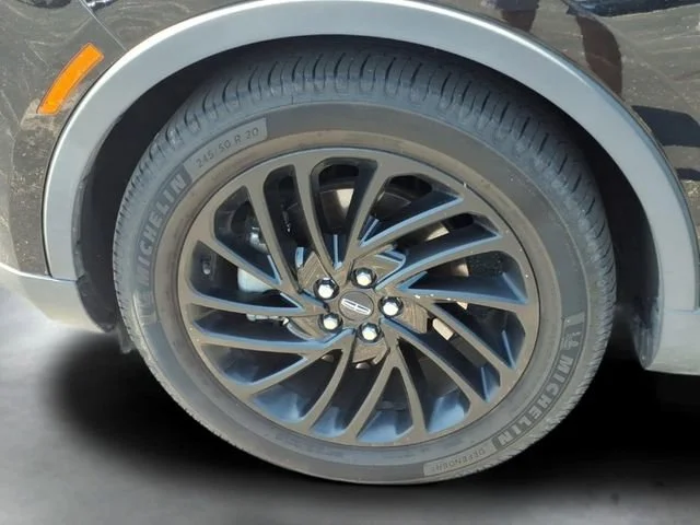 Used 2019  Lincoln Reserve image 18