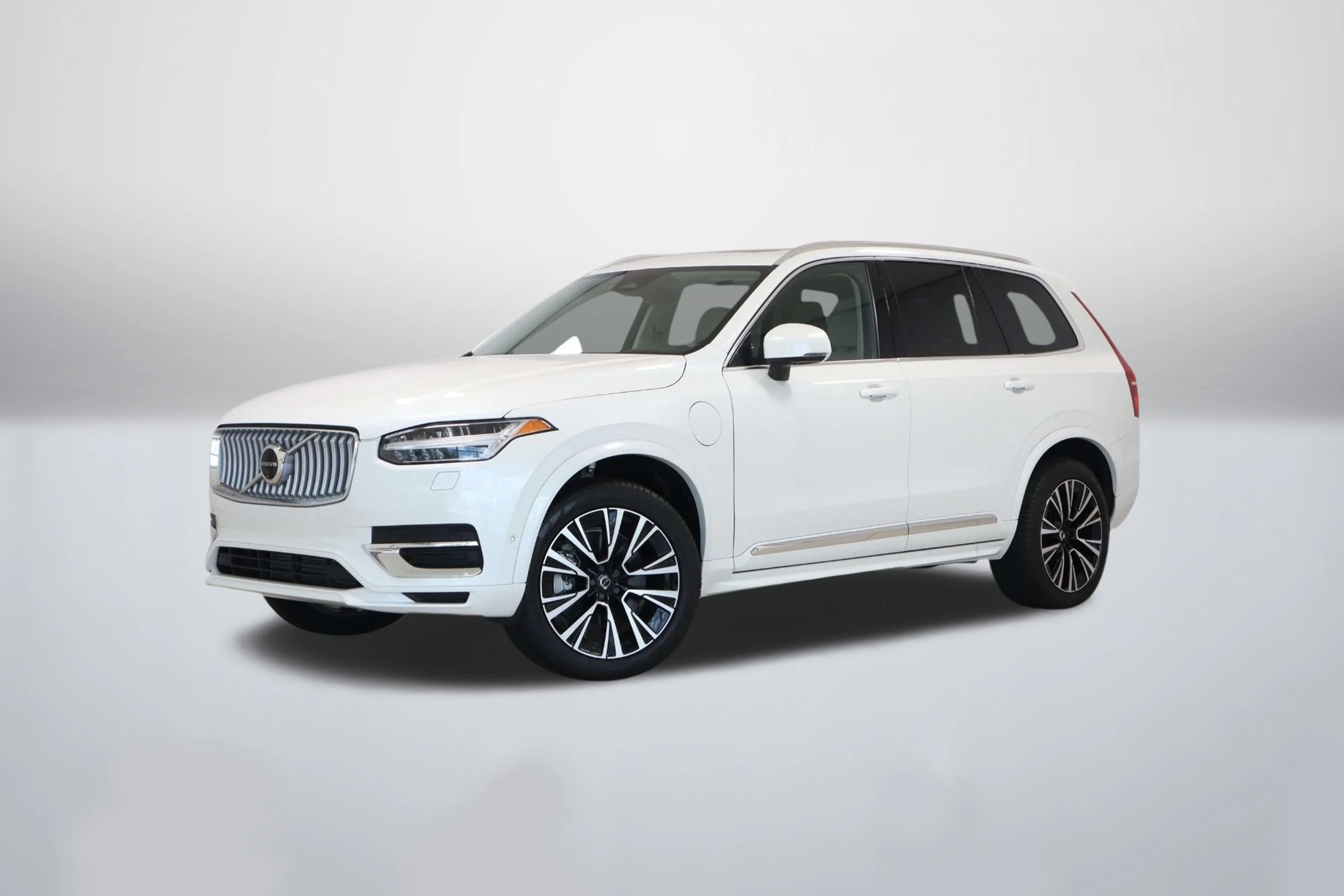 Used 2025 White Volvo Plus image 1