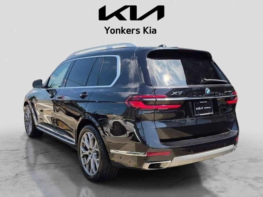 Used 2025 Black BMW xDrive40i image 13