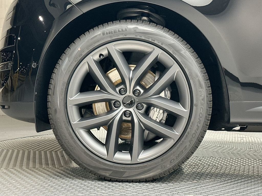 New 2027 Santorini Black Land Rover SE image 5