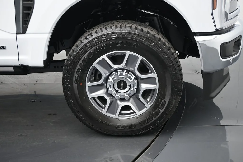 New 2026 Oxford White Ford Lariat image 24