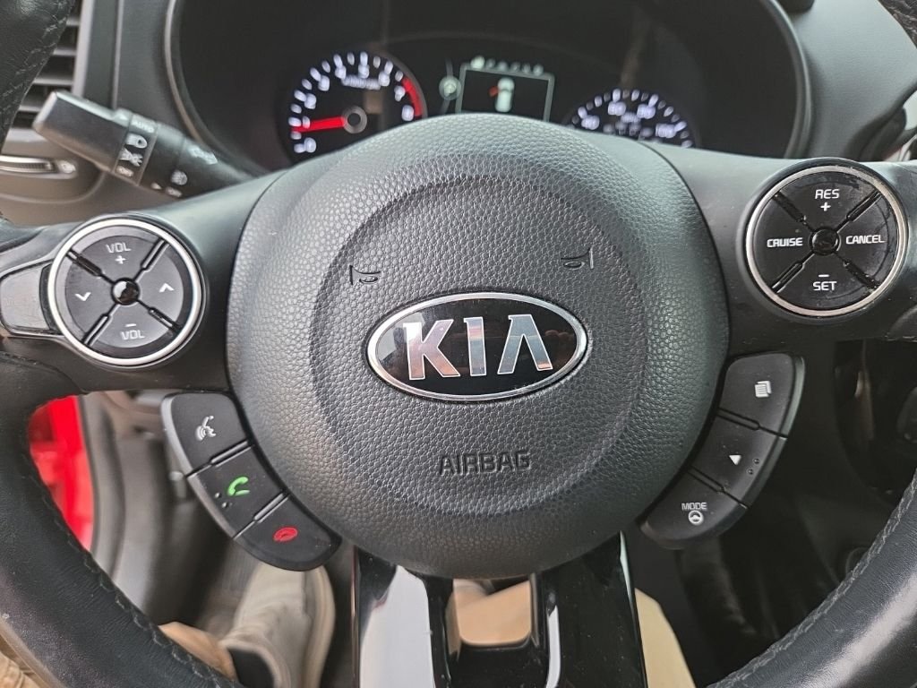 Used 2016 Inferno Red Kia Exclaim image 4