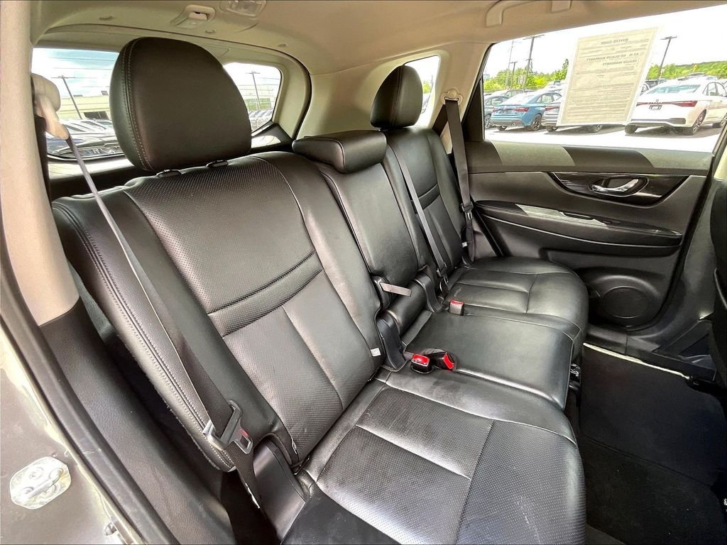 Used 2019 Gun Metallic Nissan SL image 15