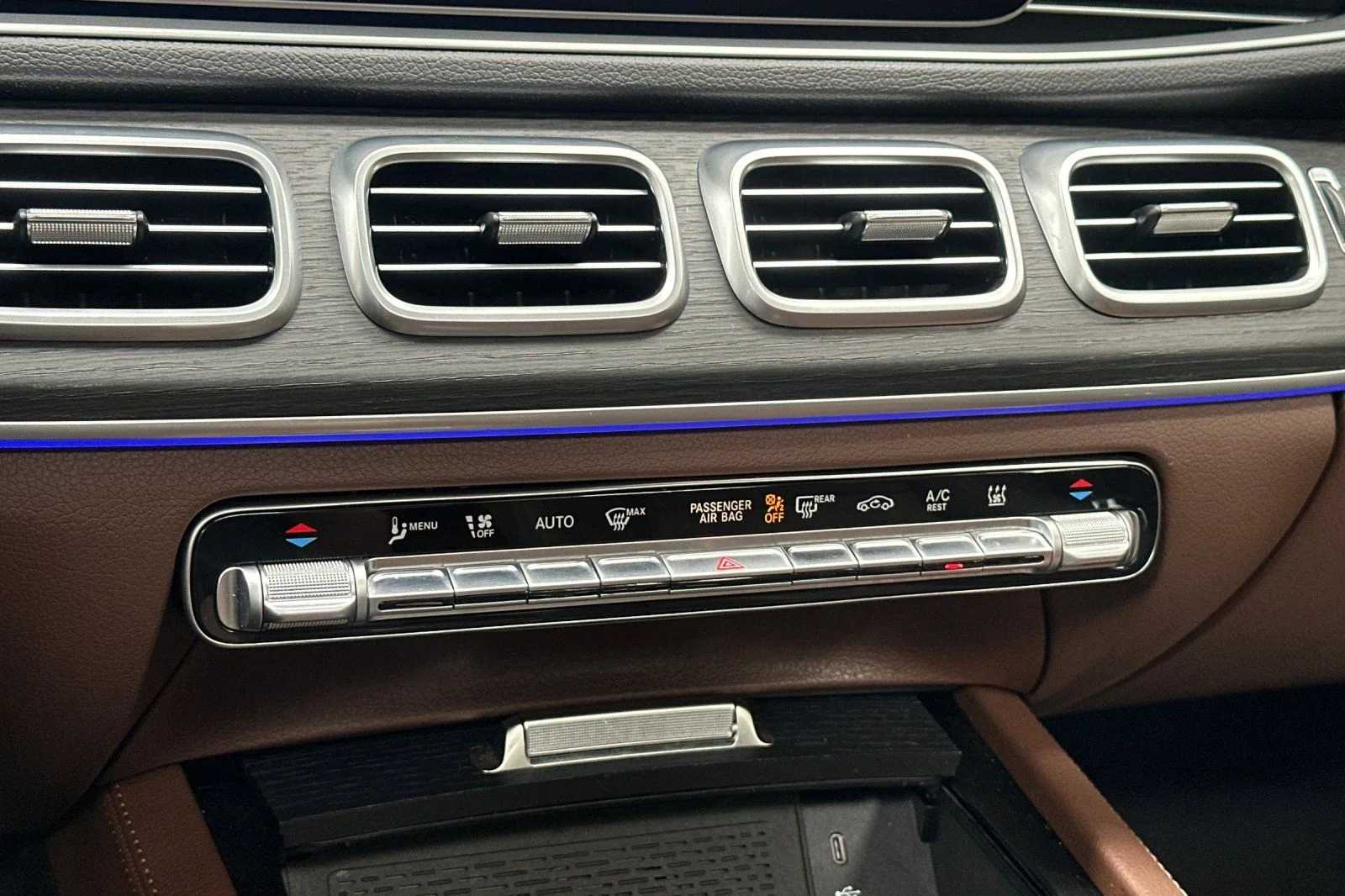 Used 2025 Black Mercedes-Benz GLE 450e image 28