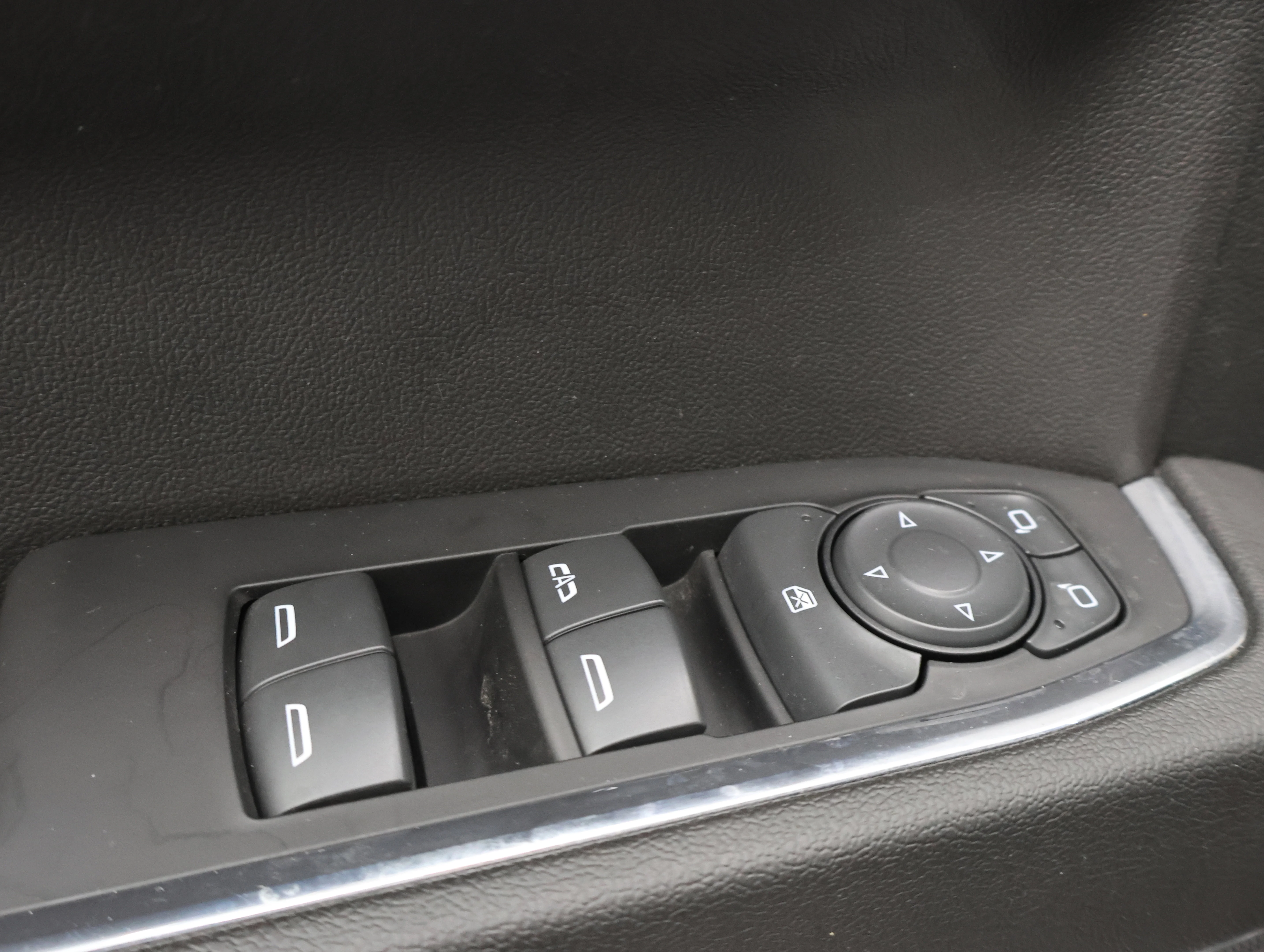 Used 2023 Summit White Chevrolet RST image 38