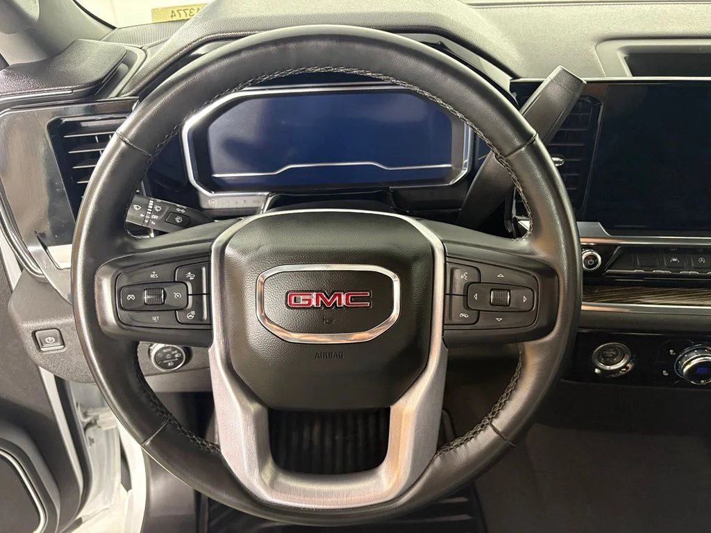 Used 2023 White GMC Elevation image 27