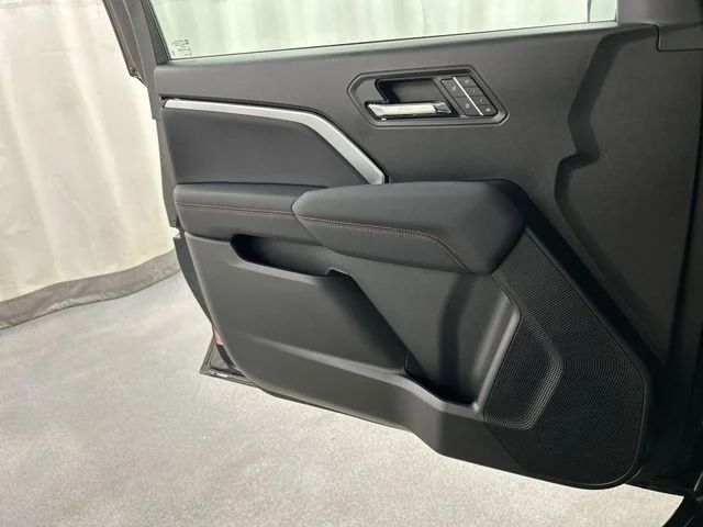 Used 2026  Chevrolet Z71 image 19