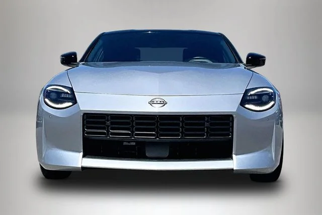 Used 2024 Silver Nissan Sport image 3