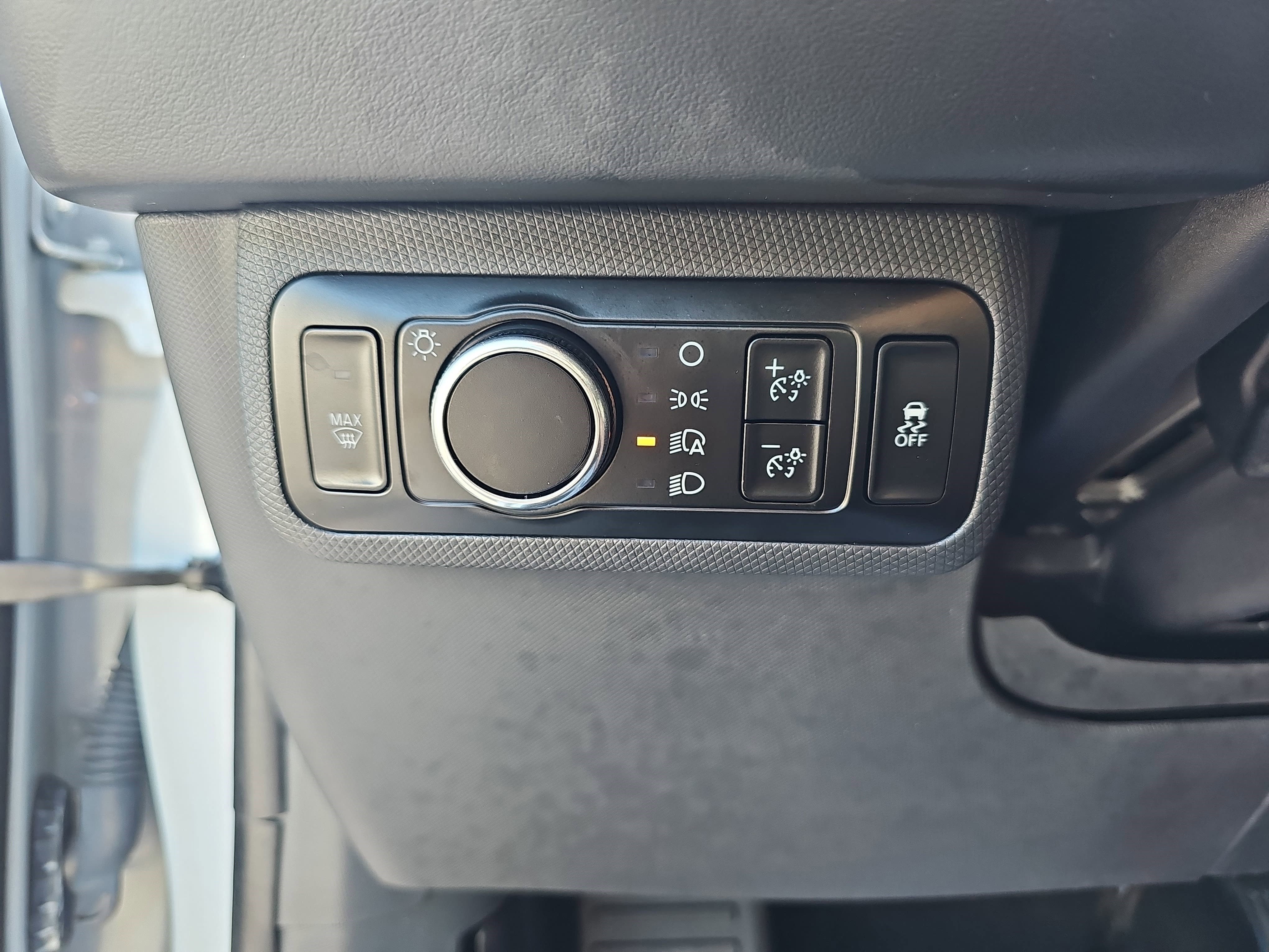 Used 2023 White Metallic Ford Premium image 31