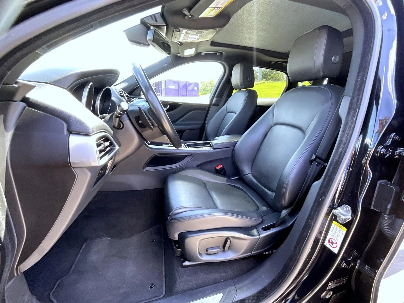 Used 2018 Black Jaguar 20d Premium image 10