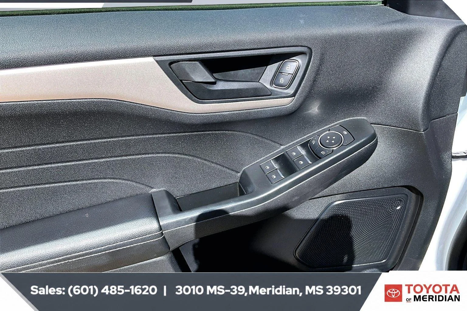 Used 2022 Oxford White Ford SE image 17