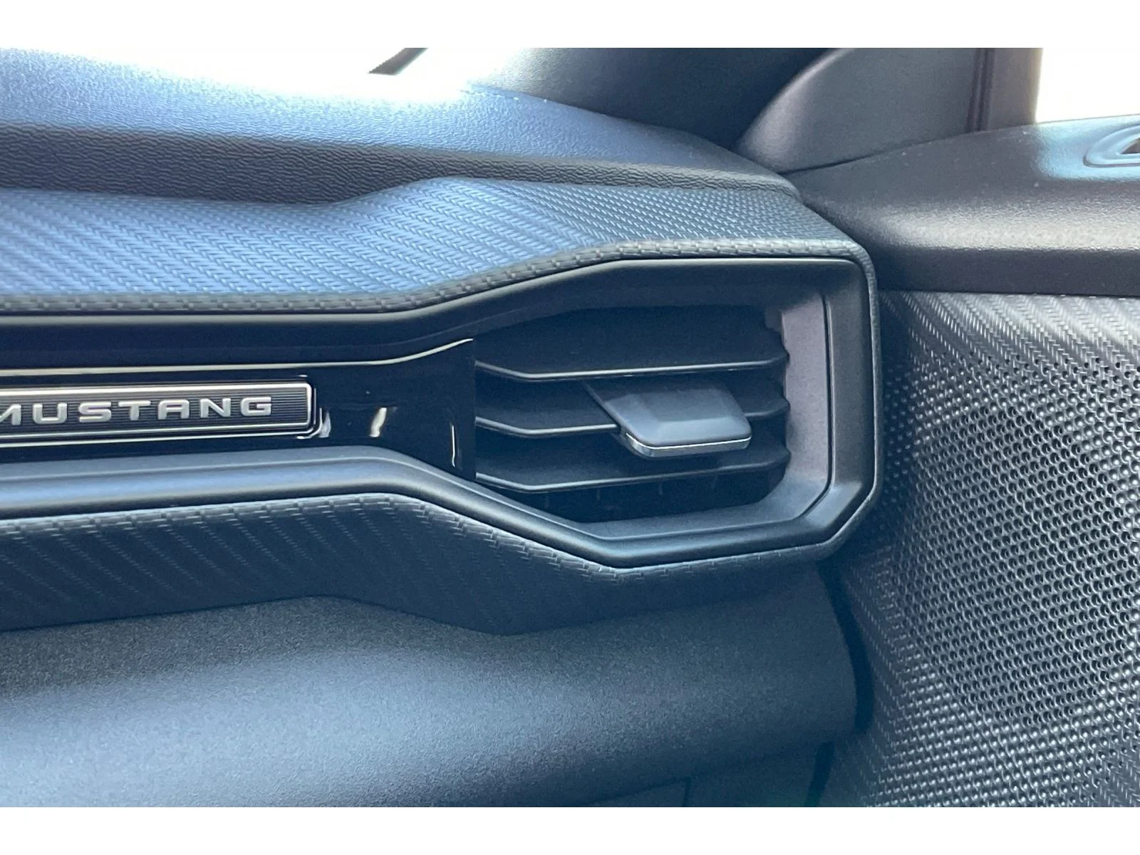 Used 2025 Vapor Blue Metallic Ford GT image 28