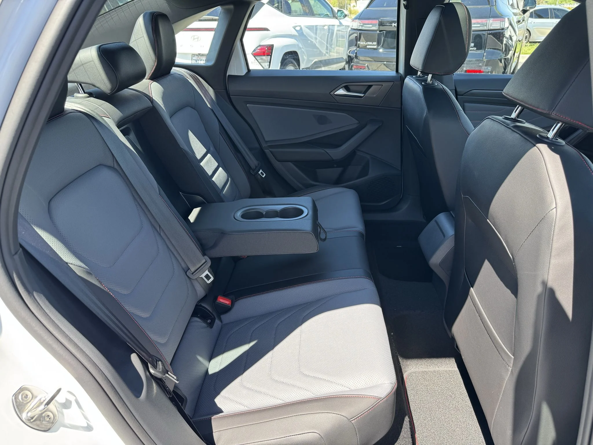 New 2026 Pure White w/Deep Black Roof Volkswagen Autobahn image 31