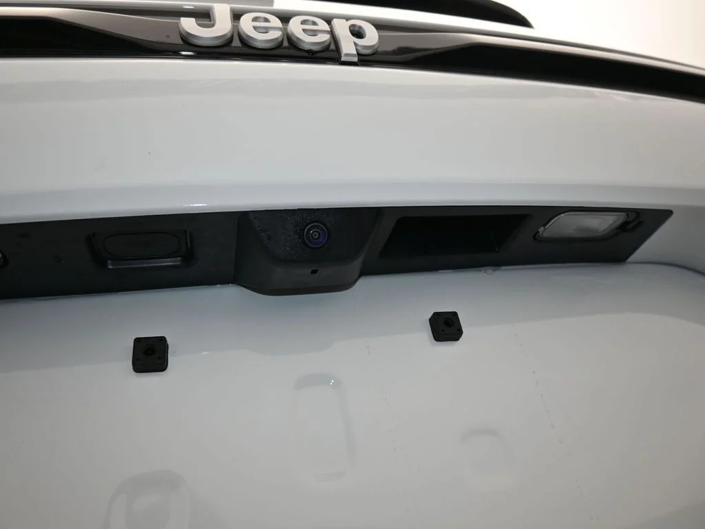New 2026 Bright White Clear-Coat Exterior Paint Jeep Laredo X image 34