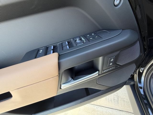 New 2026 Santorini Black Land Rover X-Dynamic SE image 11