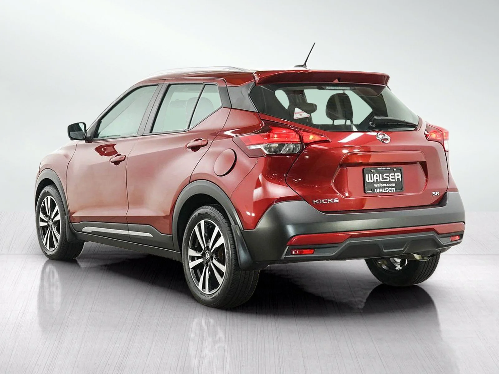 Used 2019 Cayenne Red Metallic Nissan SR image 3