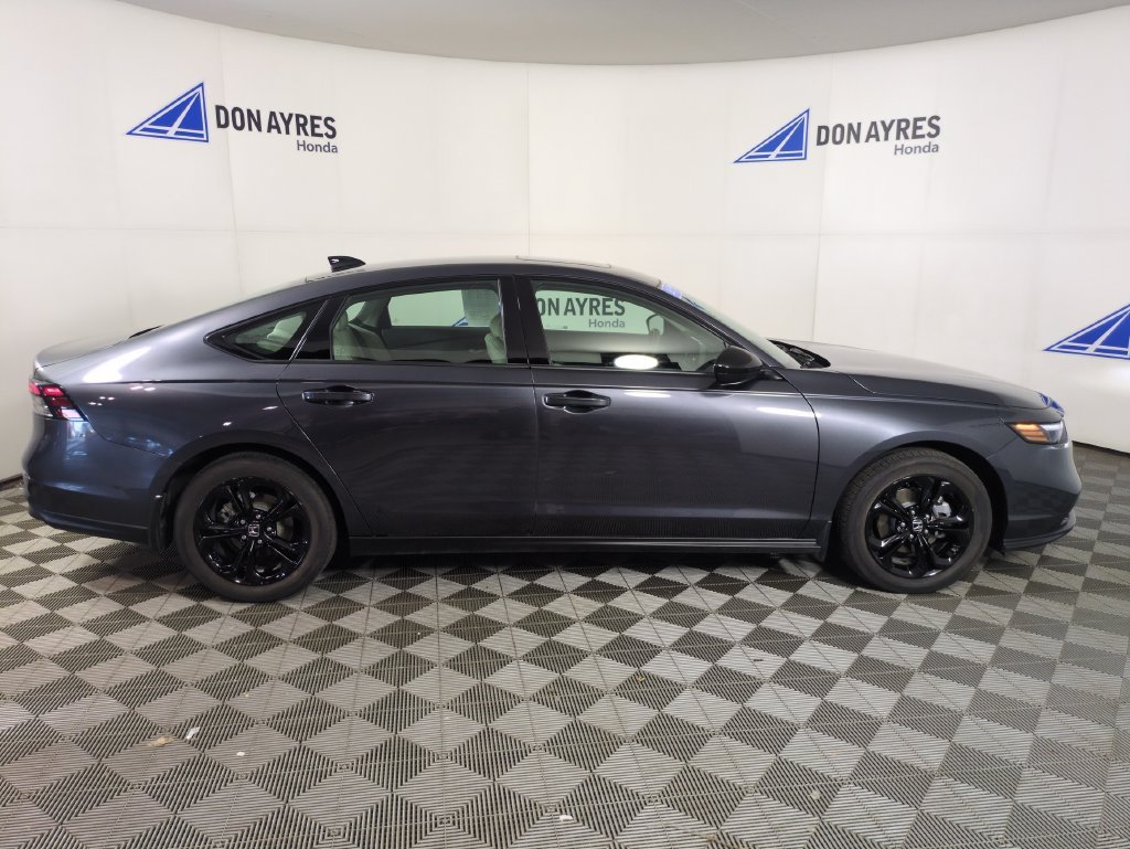 2025 Honda Accord SE - Photo 11