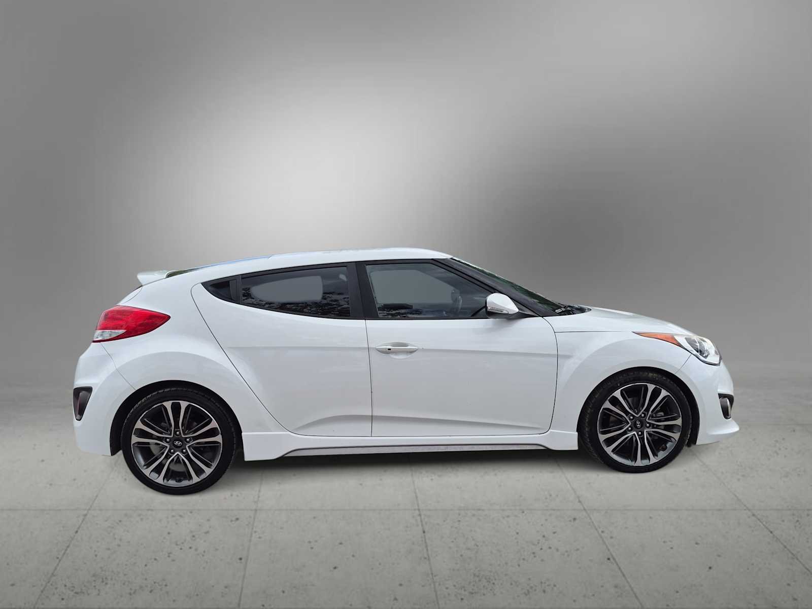 Used 2016 Elite White Hyundai Turbo image 9