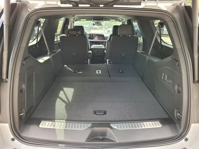 2025 Chevrolet Suburban Premier - Photo 20