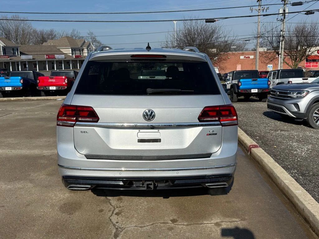 Used 2018 Silver Volkswagen SEL image 7