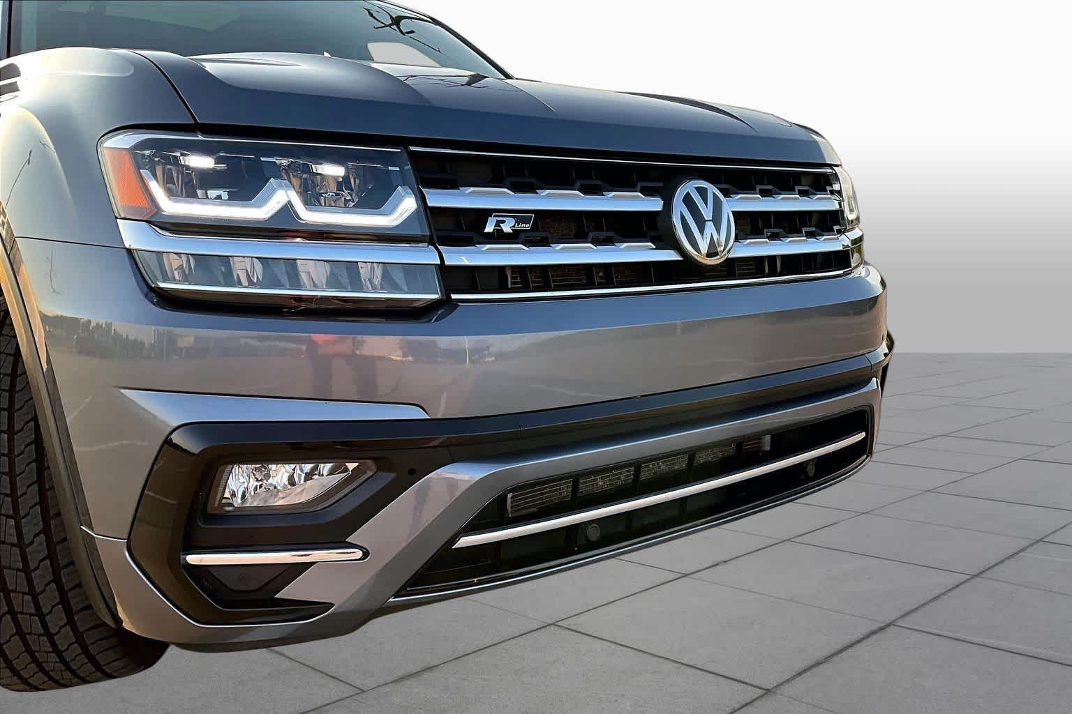 Used 2019 Platinum Gray Metallic Volkswagen 3.6L V6 SEL R-Line image 29