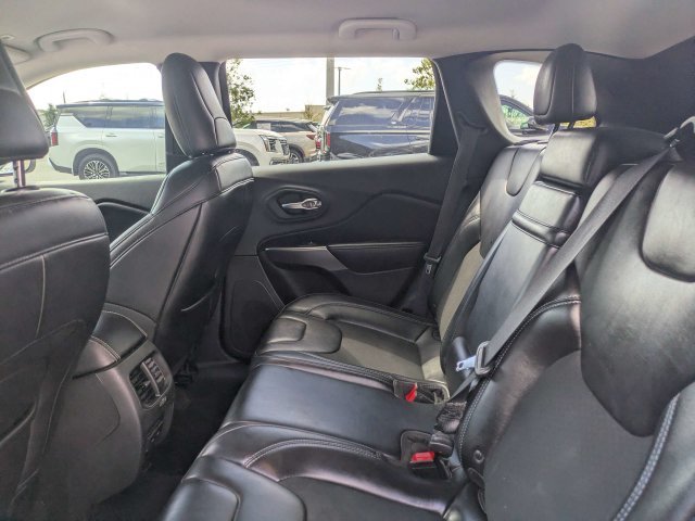 Used 2019 White Jeep Latitude Plus image 13