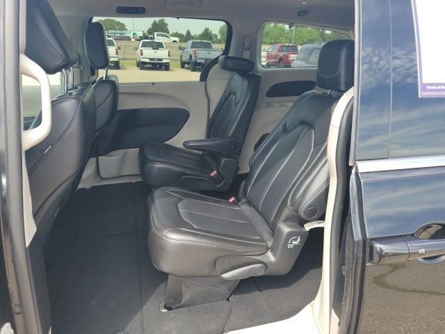 Used 2023 Black Chrysler Touring L image 15