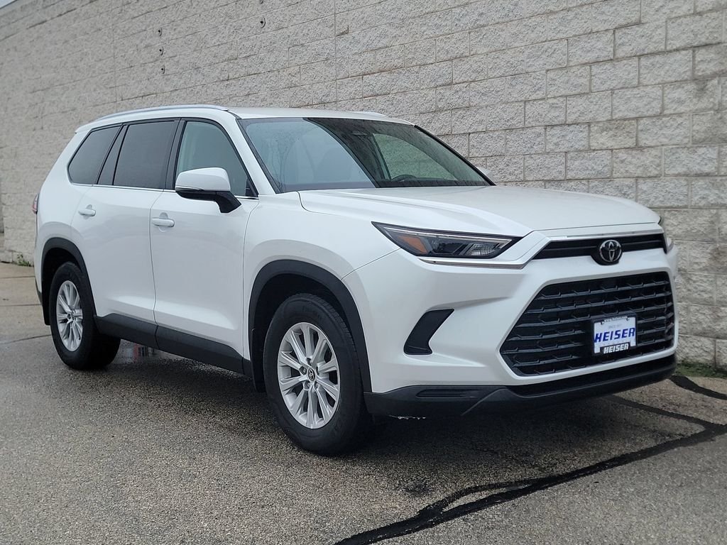 Used 2024  Toyota XLE image 15